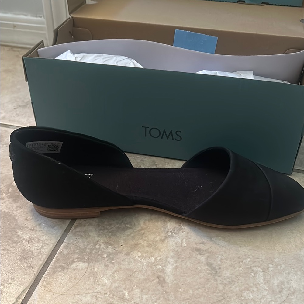 TOMS Women's Black Flats